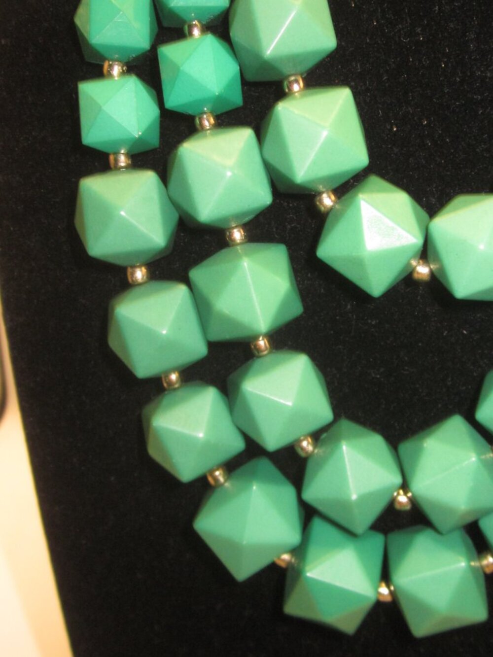 Charming Charlie Chunky Necklace Green Acrylic - Picture 2 of 4